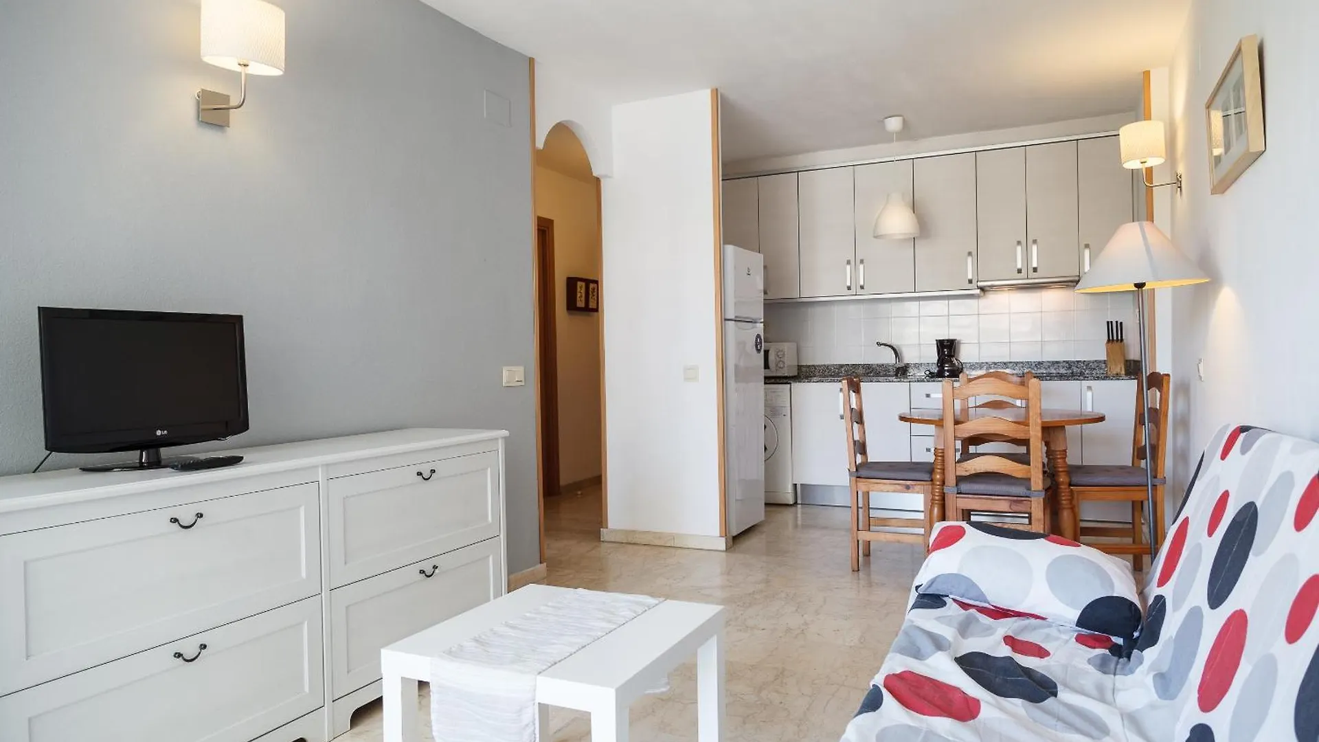 Uhc Aquamarina Apartments La Pineda